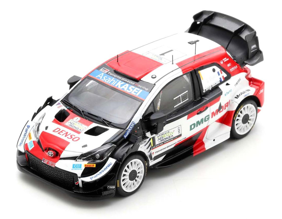 TOYOTA YARIS WRC Ogier-Ingrassia VQR RALLYE MONZA 2021 (1) avec figurines et drapeau